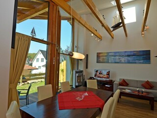 Wohnzimmer mit Zugang Terrasse