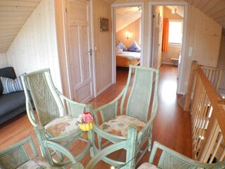 Empore mit Sitzbereich und Schlafzimmern