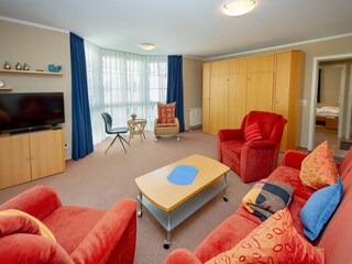 Wohnzimmer mit Schrankbett