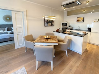 Wohnzimmer mit Küche