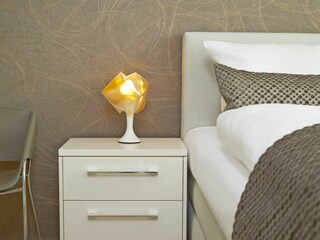 Nachttisch im 1. Schlafzimmer