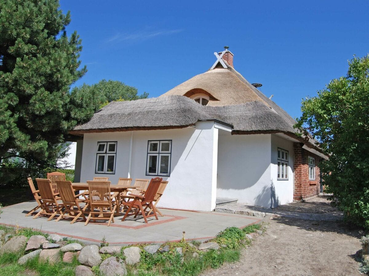 Hausansicht mit Terrasse