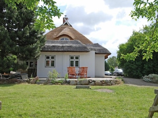 Hausansicht mit Terrasse