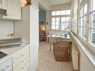 Erker mit Essbereich und Küche