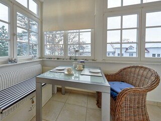 Erker mit Essbereich und Küche