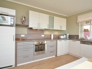 Küche mit Küchengeräten