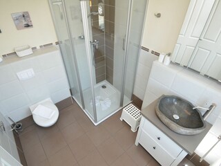 Badezimmer mit ebenerdige Dusche / WC