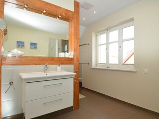 Badezimmer mit ebenerdige Dusche / WC