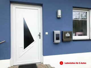 Hauseingang mit Wallbox