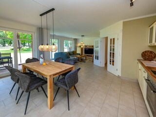 Küchen- und Essbereich