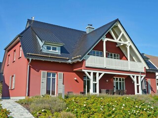 Hausansicht mit Balkon