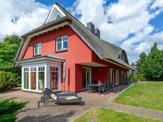 Hausansciht und Terrasse