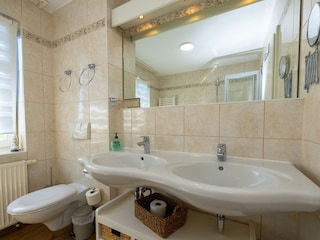 Badezimmer 1