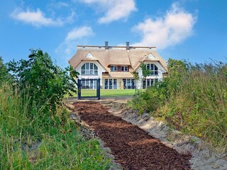 Aussenansicht und Strandzugang