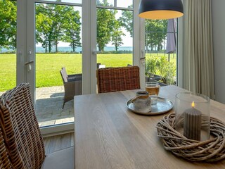 Esstisch und Terrasse