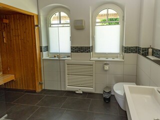 Badezimmer im EG mit Sauna