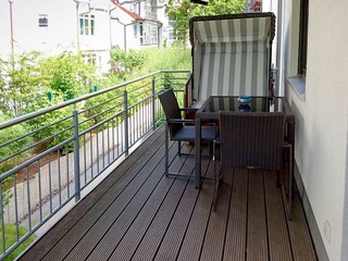 Balkon mit Strandkorb