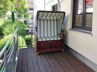 Balkon mit Strandkorb