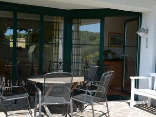 Terrasse mit Bestuhlung