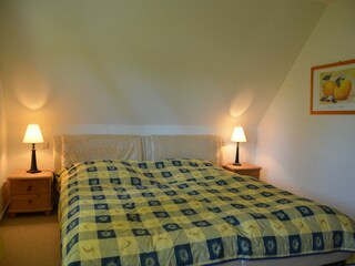 Schlafzimmer 1