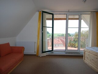 Schlafzimmer 2 mit Balkonzugang