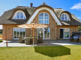 Aussenansicht und Sonnenterrasse