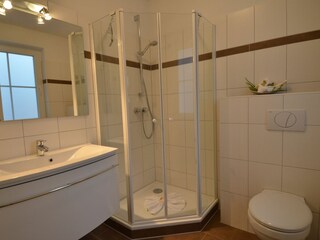 Badezimemr mit Dusche/WC