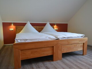 Schlafzimmer mit Doppelbett