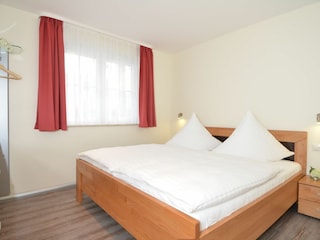 1. Schlafzimmer mit Doppelbett