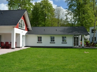 Gemeinschaftlicher Garten von Haus 1 + Haus 2