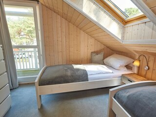 Schlafzimmer mit Einzelbetten im OG