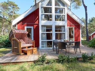 Hausansicht mit Terrasse