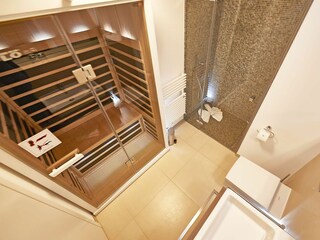 Badezimmer mit IR-Sauna
