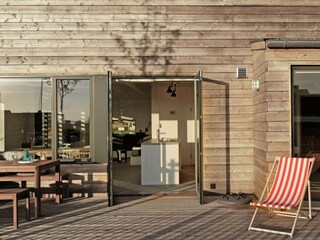 Hausansicht mit Terrasse