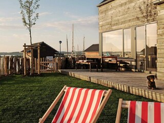 Hausansicht mit Terrasse