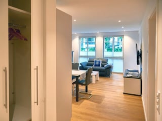 Wohnzimmer mit Flur