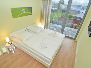 Schlafzimmer mit Boxspringbett