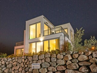 Hausansicht bei Abend