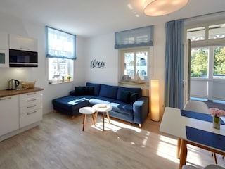 Wohnzimmer mit Küche