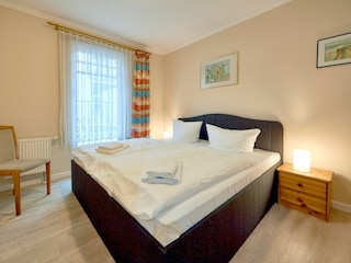 Schlafzimmer 1