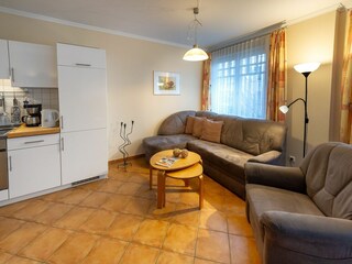 Wohnzimmer mit Küche