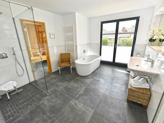 Badezimmer mit Sauna