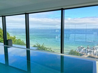 Sky-Pool im FIRST Sellin