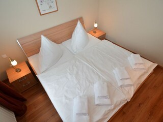 Schlafzimmer mit Doppelbett