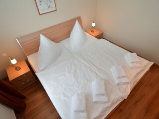 Schlafzimmer mit Doppelbett