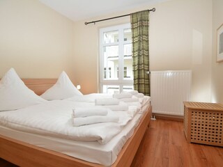 Schlafzimmer mit Doppelbett