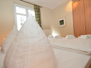 Schlafzimmer mit Doppelbett