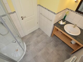 Badezimmer mit Dusche/WC