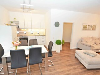 Wohnzimmer mit Küche