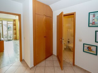 Flur und Badezimmer